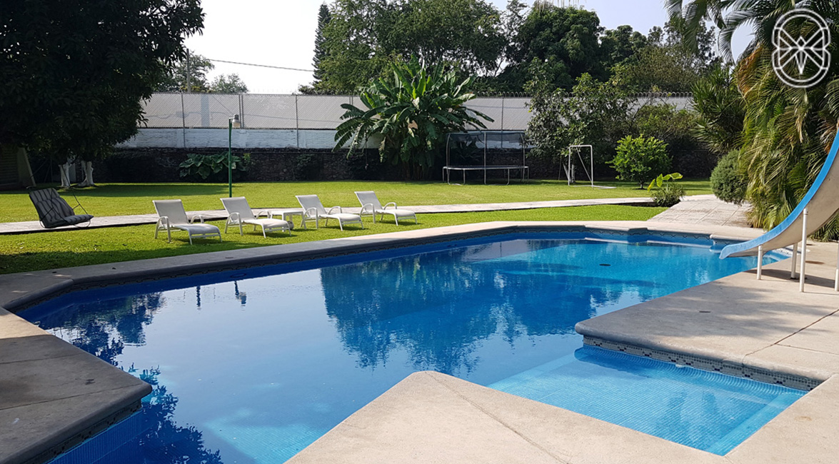 Casa con jardin y alberca