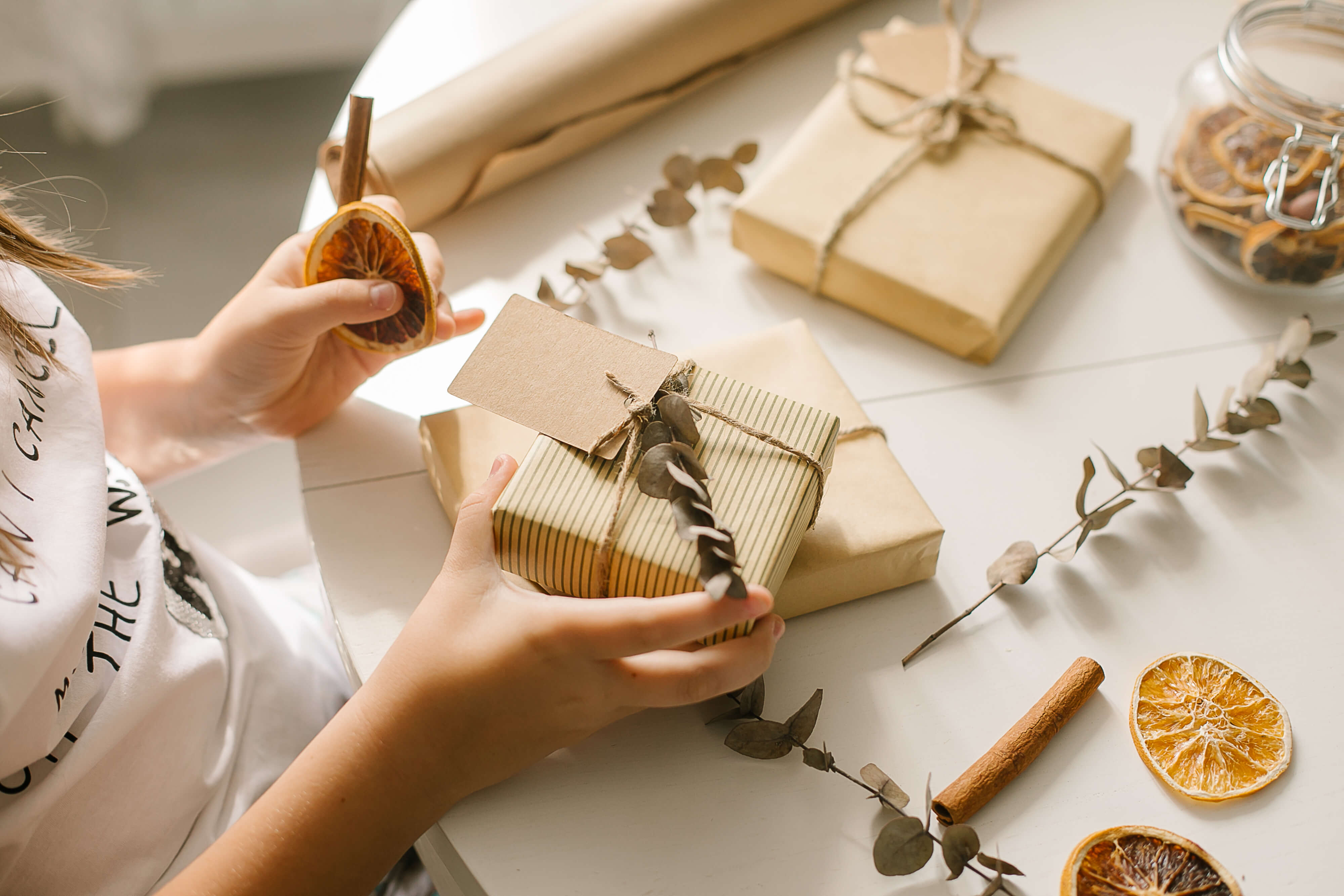 Intercambio de regalos durante la estancia navideña