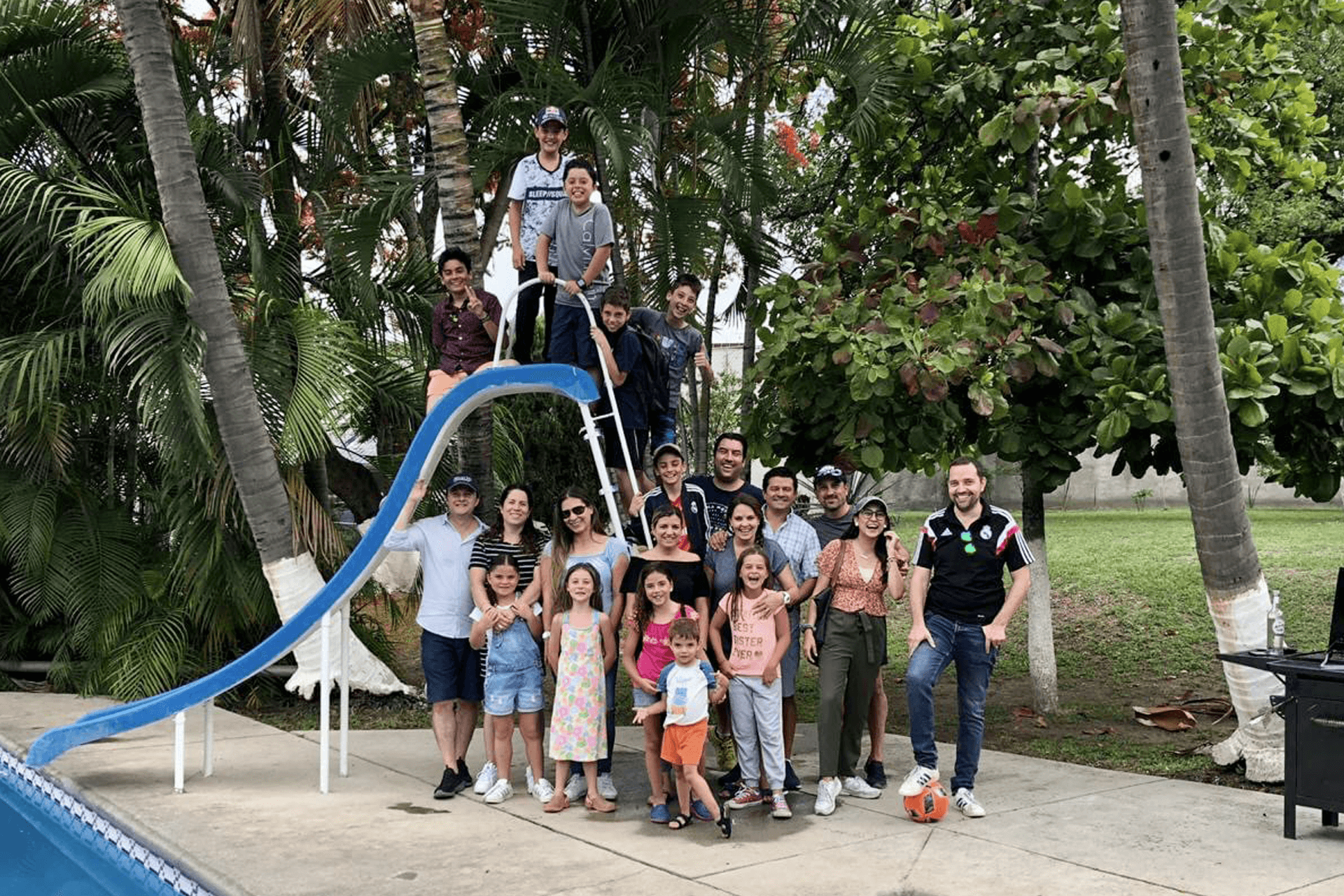 Slide Casa Para Convivir Con Amigos